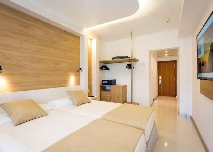 Sirenis Club Siesta Szálloda 4*