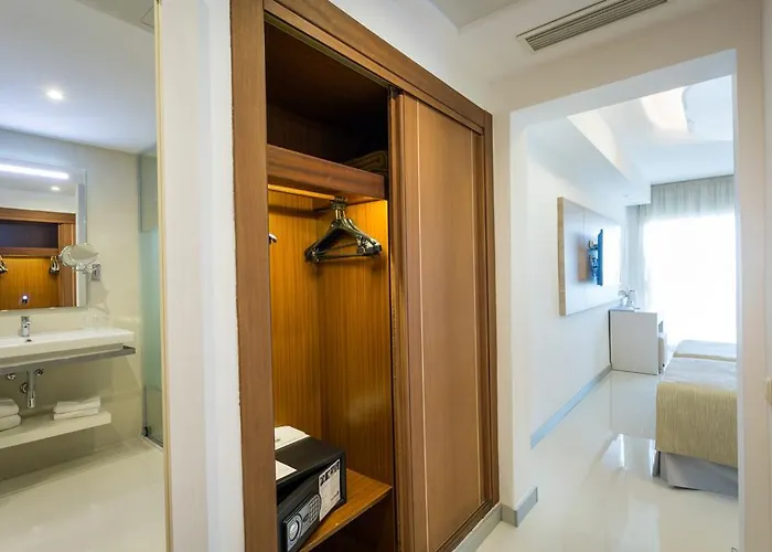 Sirenis Club Siesta Szálloda 4*